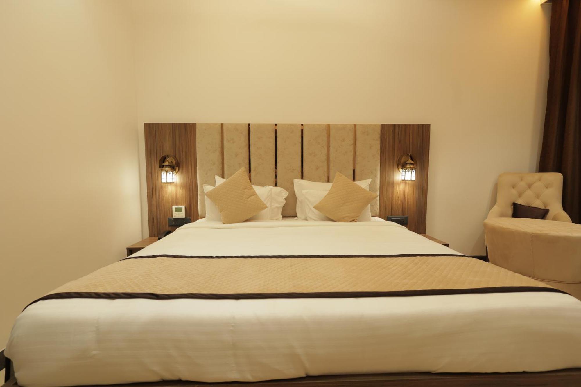 Snj Taj Grand Hotel Агра Екстериор снимка
