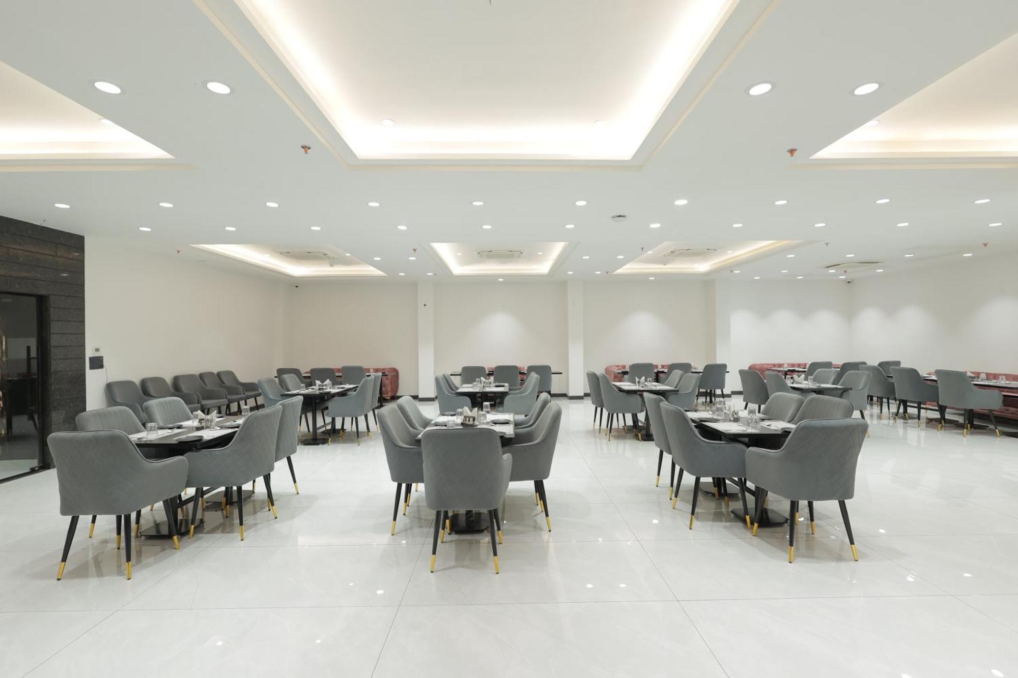 Snj Taj Grand Hotel Агра Екстериор снимка