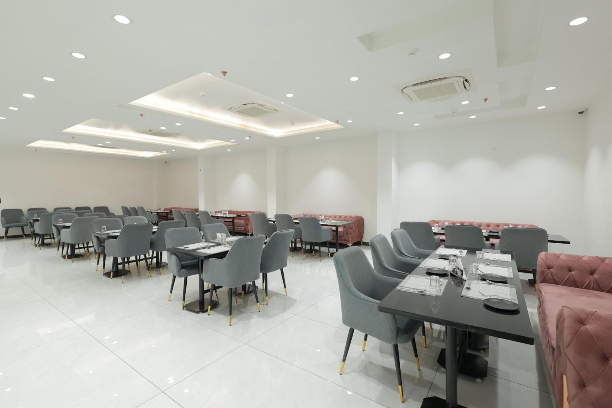 Snj Taj Grand Hotel Агра Екстериор снимка