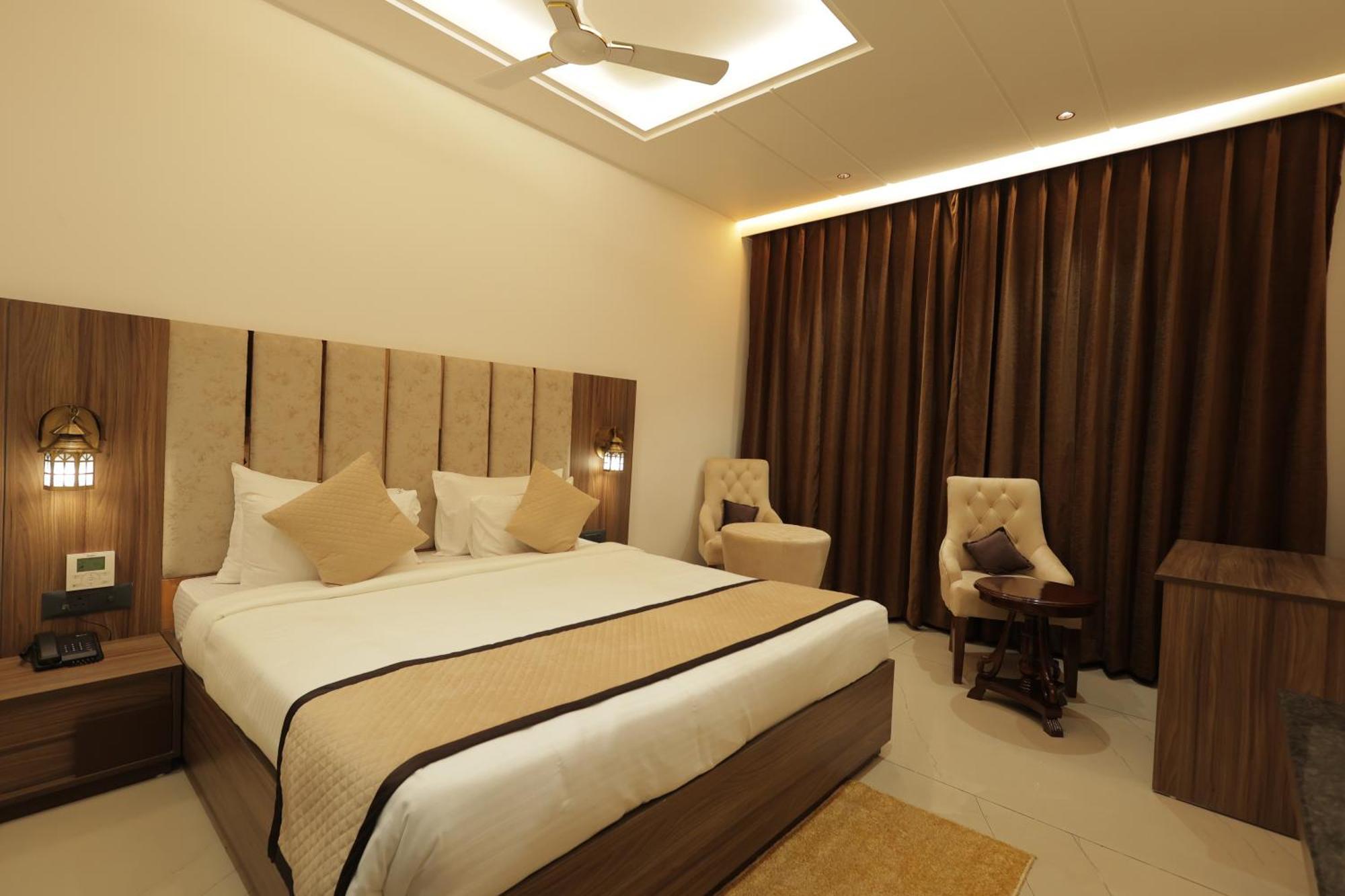 Snj Taj Grand Hotel Агра Екстериор снимка